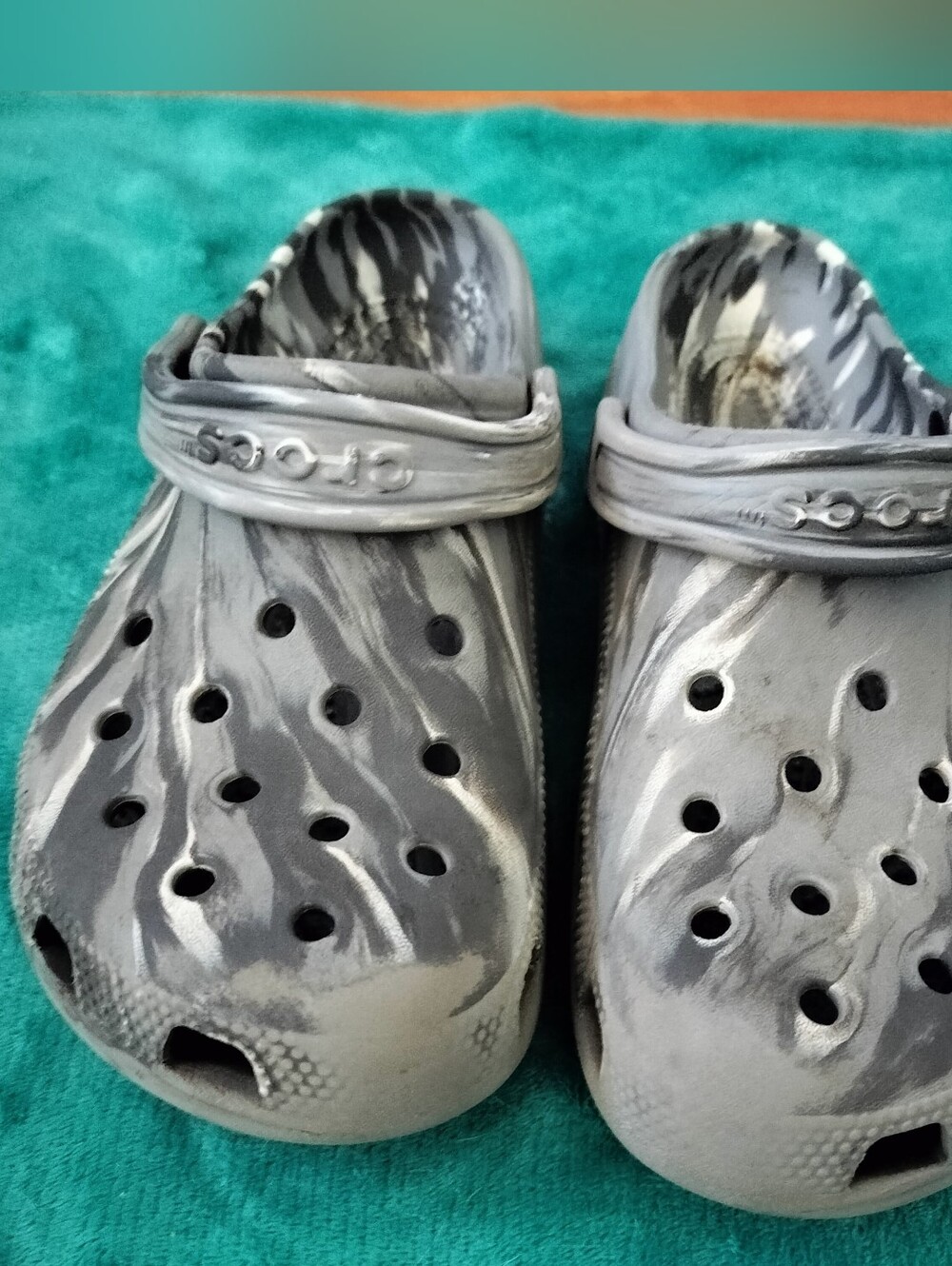 Crocs Classic Marbled Clogs Grey White Men's 7 / Women's 9 Excellent Condition